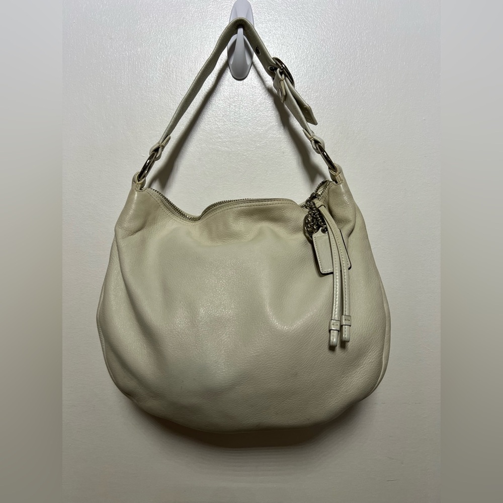 “Coach” Ivory Designer Purse Hobo Bag 
P/Loved Pretty Needs Cleaned, 12/14